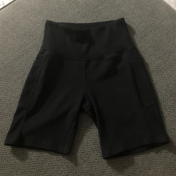 Small Black Athletic  Leg End Workout Shorts with Side Pockets - Picture 1 of 3